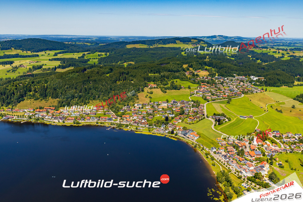 Schrägluftbild  Hopfen am See Ufer  Füssen - Das Luftbild wurde 2025 vom UL-Flugzeug heraus erstellt ( keine Drohne ) - Hochauflösende Luftaufnahme -Nicht vergleichbar mit Google Maps oder Satelittenbilder- Die Geschenkidee !Mit Lizenz und Bildrechte bestellbar