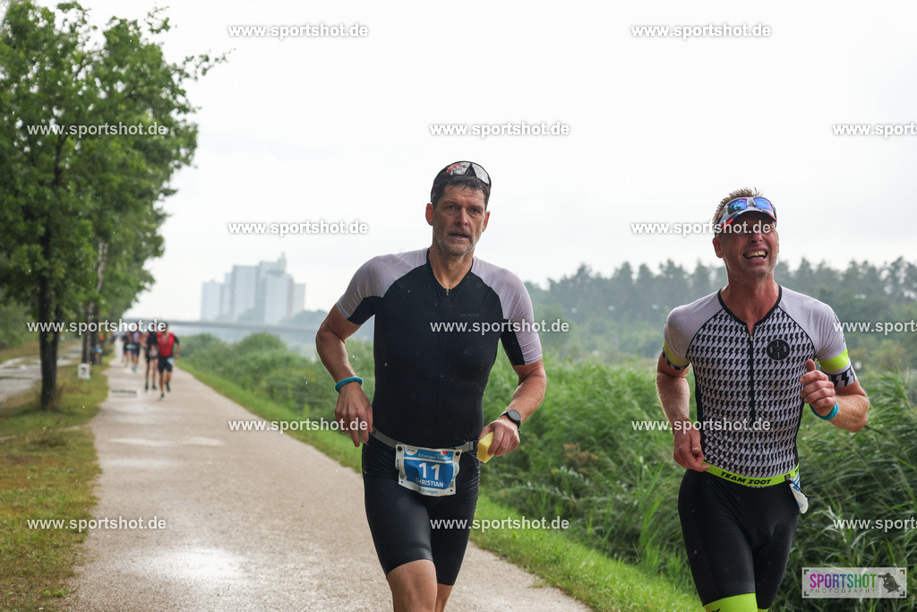 LUR_1090 | 34. M-net Erlanger Triathlon 2025 #erlangertriathlon  #mnettriathlon2025 #mnettriathlon #team #olympischedistanz #mitteldistanz #triathlon #maindonaukanal  #erlangertriathlon2025 #yourpictrs #tv1848 #tv1848erlangen  #triathlonbayern #sportinerlangen #demsportverbunden #sportshot_your_pictrs Copyright: www.sportshot.de