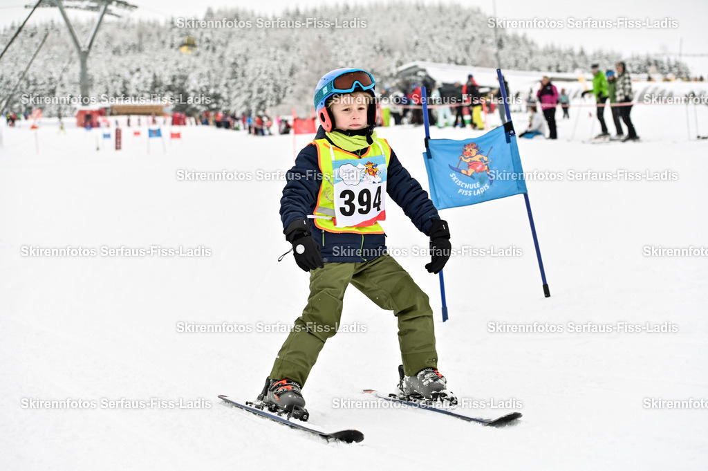 SRF_20.02.2026_0149 | Skirennfotos,Serfaus,Fiss,Ladis,Kinderskirennen,Winter,Tirol,Oberland,skirace,SFL,feelfree,weil wir's genießen,ski,Ski,skifahren,Sonnenplateau, - Realisiert mit Pictrs.com