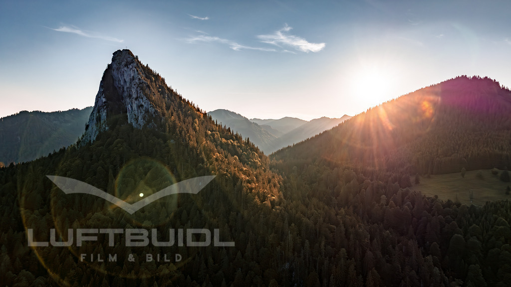 Der Leonhardstein im Sonnenuntergang; F12 | Auch Tegernseer MAtterhorn genannt. - Realisiert mit Pictrs.com