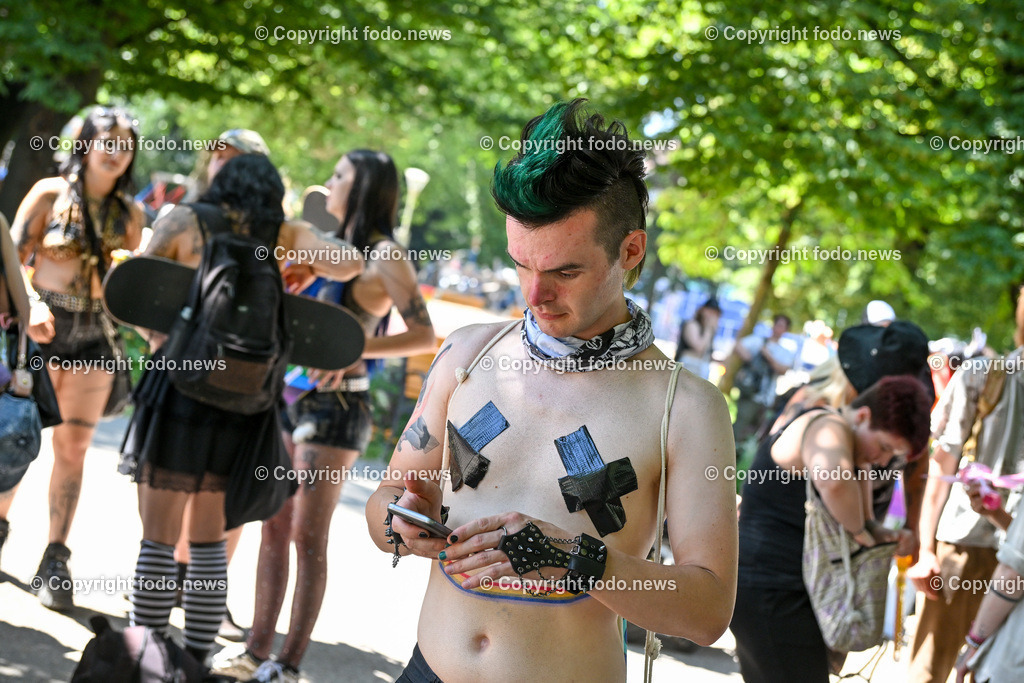 Linzpride 2025_ 21.06.2025-113 | 21.06.2025, Linz, AUT, Linzpride 2025, im Bild Teilnehmer an der Linz Pride 2025