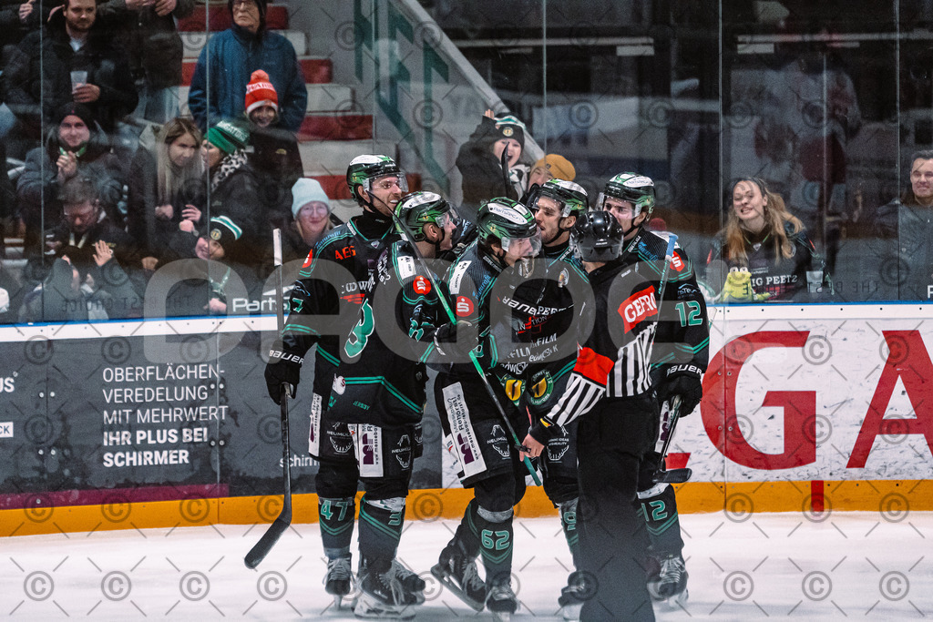 Alligators_vs_Peiting_04_01_2026-101 | Höchstadt Alligators Fotogalerie: Eishockey-Action aus Franken. Professionelle Spielfotos, Portraits & Stadionbilder zum Download. Jetzt entdecken! - Realisiert mit Pictrs.com