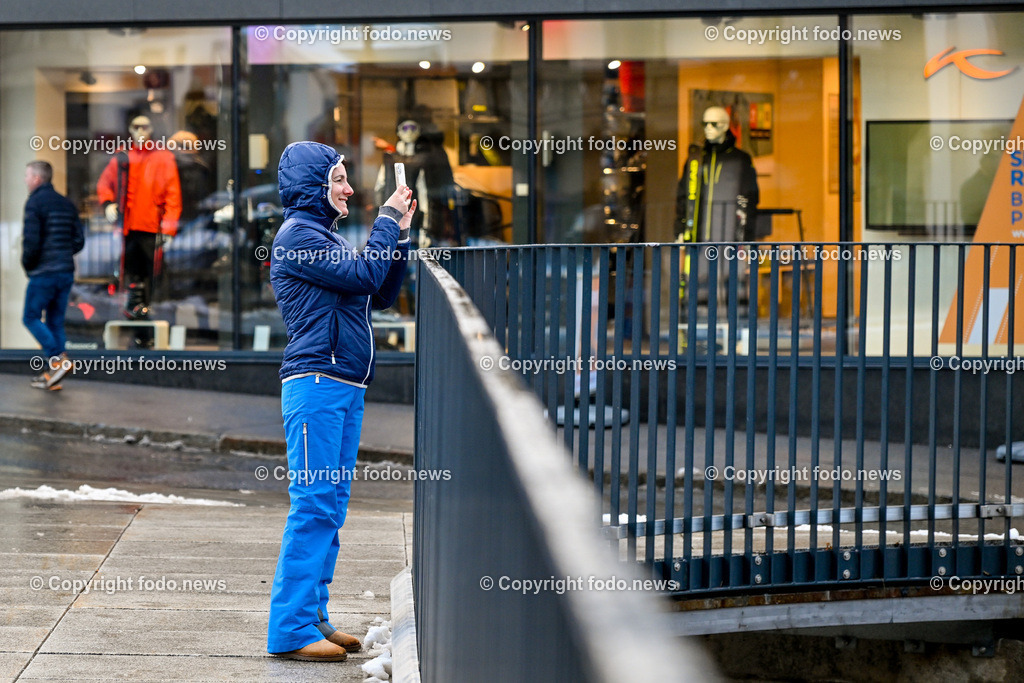 Oesterreich_ Tirol_ Soelden_ 26.01.2025-18 | 26.01.2025,Tirol, AUT, Soelden, im Bild Themenbild, Stadtansichten, Ski, Skifahren, Skiurlaub, Skifahrer, Urlauber, Touristen, Skitouristen, Apre Ski, Rent Ski, Sport, Geschaeft, Shop, Hotel, Bahn, Bergbahn, Gondel, Skibus, Oetztaler Alpen, Berge