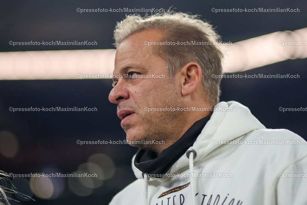 Schalke29112401006 | 29.11.2024, Fußball, FC Schalke 04 - 1. FC Kaiserslautern, 2. Fußball Bundesliga, Veltins-Arena Gelsenkirchen, Saison 2024 2025: Trainer Markus Anfang (Cheftrainer FCK)DFB regulations prohibit any use of photographs as image sequences and or quasi-video.