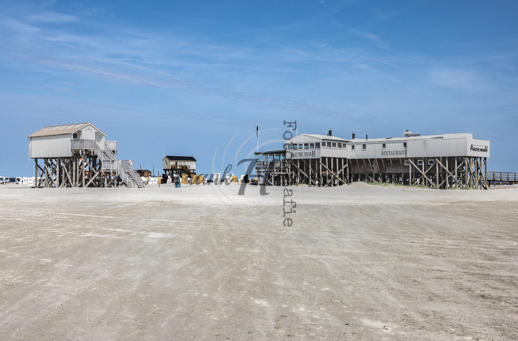 _X0A6399bea | Nordsee,Urlaub,Sonne,Meer,Sand,Pfahlbauten,Ording,Böhl,Dorf,Bad,Kite,Drachen,Wattenmeer, Erholung,Schleswig-Holstein,SPO,Sankt Peter, Westerheversand, Leuchtturm Westerhever, Leuchtturm Böhl, 54 Grad , Strandbar, Silbermöwe - Realisiert mit Pictrs.com