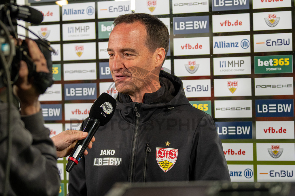 VfB Stuttgart II vs. SSV Ulm 1846 Fussball, Fussball, 3. Liga, 32. Spieltag, 08.04.2026 | Nico Willig (Trainer VfB Stuttgart II) im Interview nach Abpfiff,VfB Stuttgart II vs. SSV Ulm 1846 Fussball, Fussball, 3. Liga, 32. Spieltag, 08.04.2026DFB regulations prohibit any use of photographs as image sequences and/or quasi-video