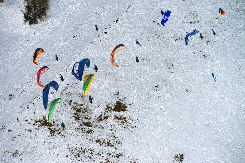 3301240 | Kitesnowsurfen und Paraglider bei Schmiedefeld am Rennsteig, Thüringer Wald