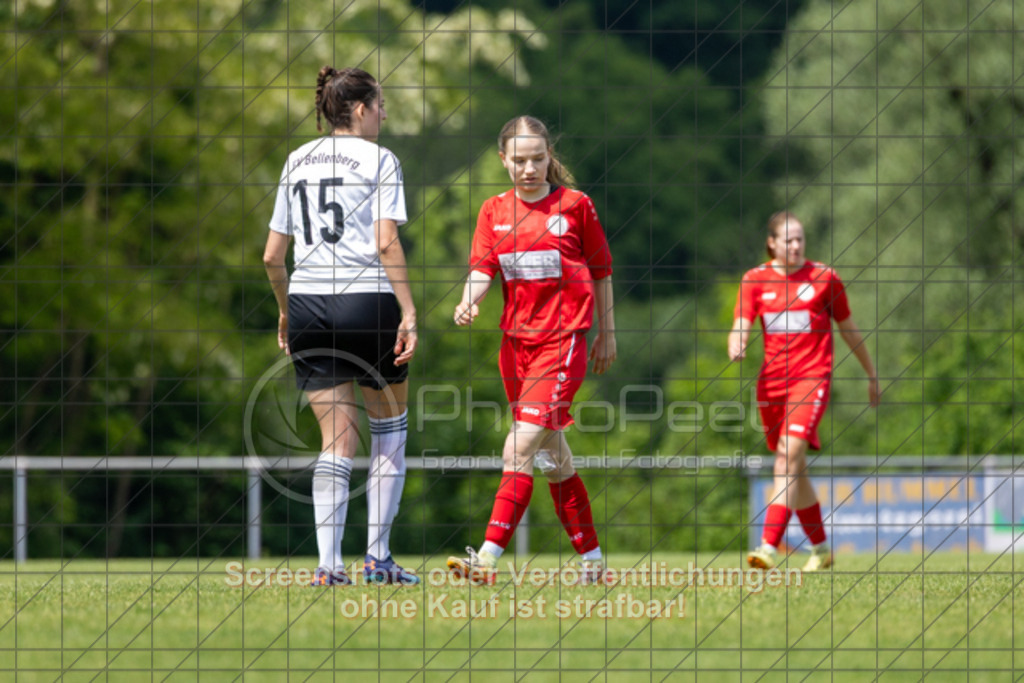 20250518_141813_0314 | #,1.FC Donzdorf (rot) vs. FV Bellenberg (weiß), Fussball, Frauen-Verbandsliga Württemberg, 20. Spieltag, Saison 20242025, Rasenplatz Lautertal Stadion, Süßener Straße 16, 73072 Donzdorf, 18.05.2025 - 1300 Uhr,Foto: PhotoPeet-Sportfotografie/Peter Harich