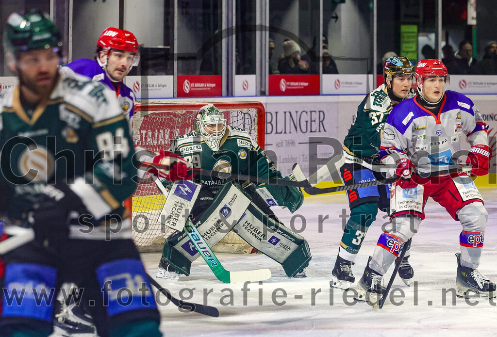 2025-11-30_052_TSV_Erding_gegen_EC_Peiting | Erding, Deutschland, 30.11.2025:Eishockey, Oberliga Süd 2025 / 2026, 22. Spieltag, TSV Erding gegen EC Peiting, Endergebnis: 5:1Torwart Leon Meder (Erding Gladiators, #39), Thomas Matheson (Erding Gladiators, #37)Foto: Christian Riedel / fotografie-riedel.net