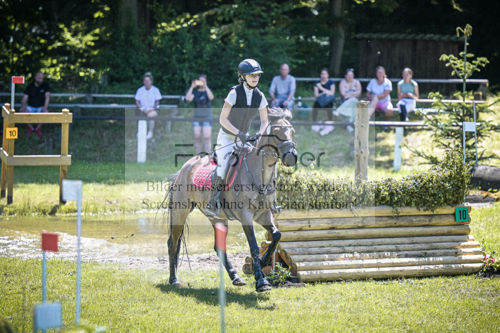DOS_5050 | Entdecke hochwertige Reitturnierfotos von Foto Oger. Professionell, emotional und authentisch – jetzt Lieblingsmomente im Shop bestellen. - Realisiert mit Pictrs.com