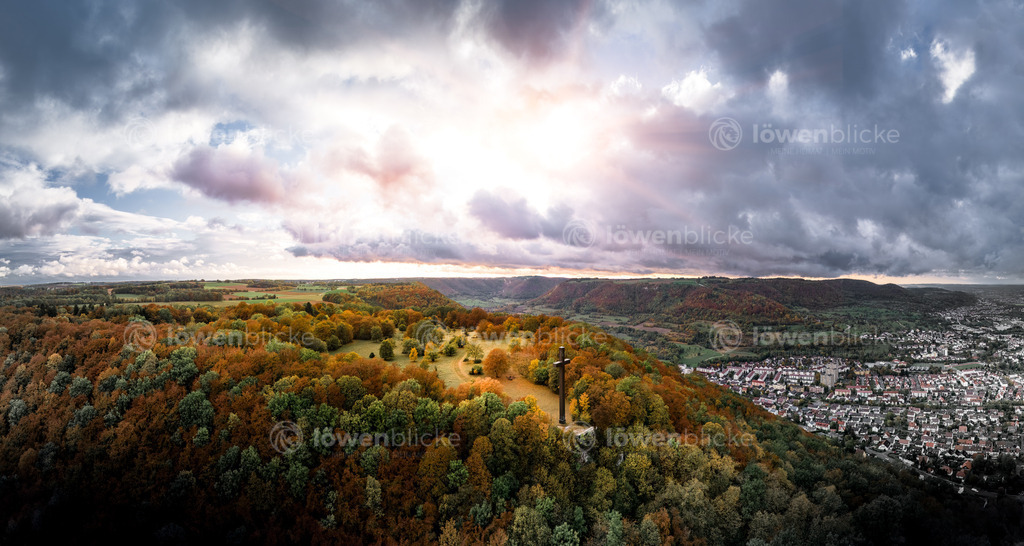 Ostlandkreuz vor einem Herbst-Gewitter | löwenblicke | shop