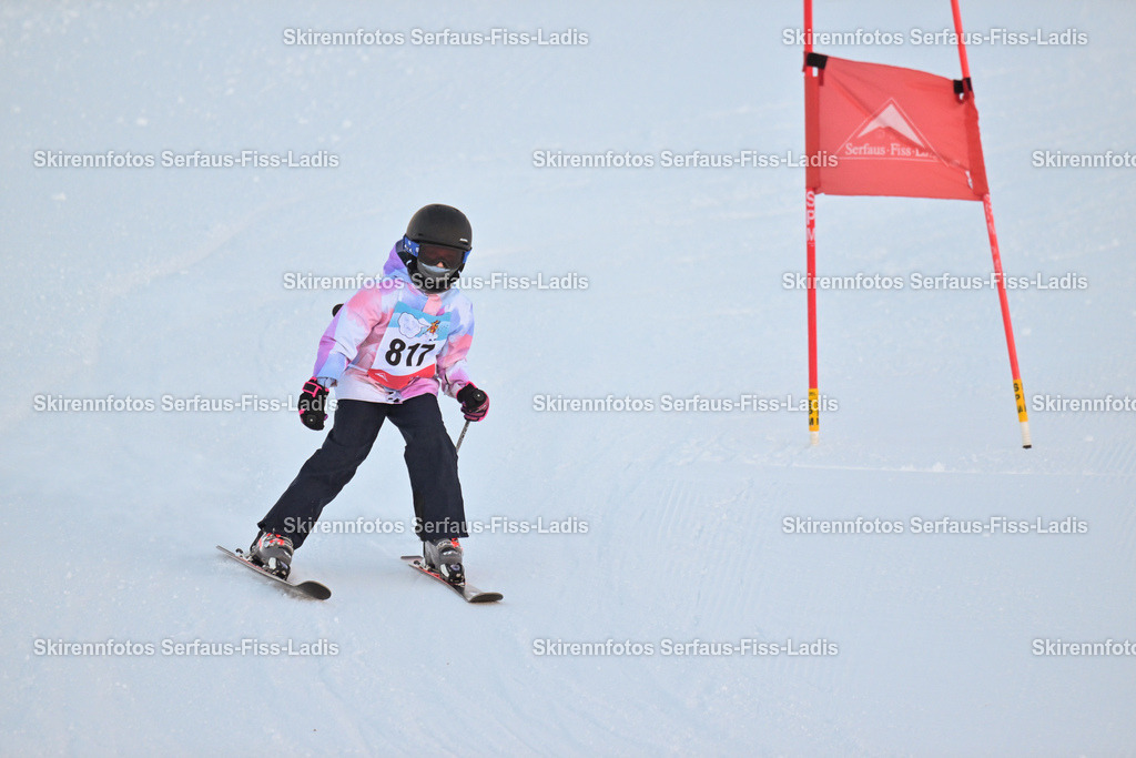 SRF_25.12.2025_0058 | Skirennfotos,Serfaus,Fiss,Ladis,Kinderskirennen,Winter,Tirol,Oberland,skirace,SFL,feelfree,weil wir's genießen,ski,Ski,skifahren,Sonnenplateau, - Realisiert mit Pictrs.com