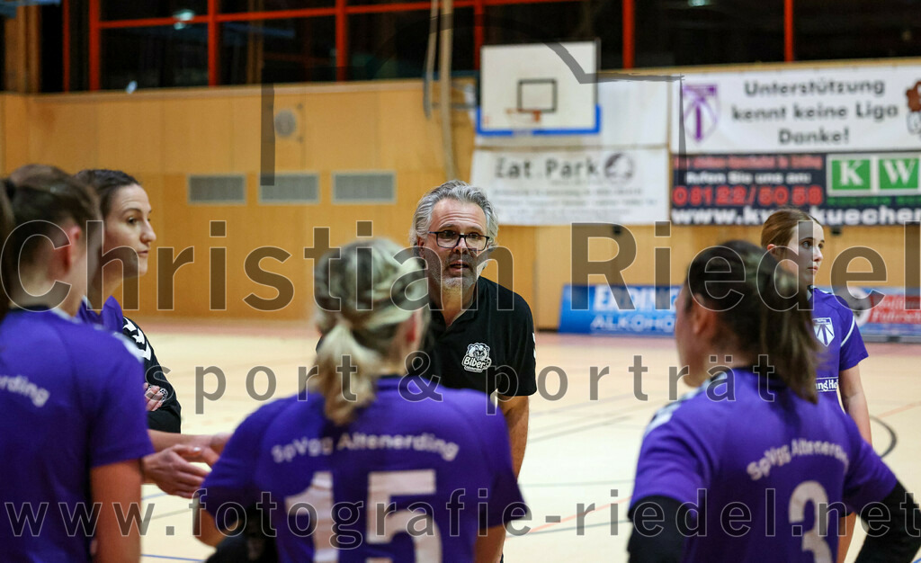 2022-11-19_087_SpVgg_Altenerding_gegen_HC_Donau-Paar | Erding, Deutschland, 19.11.2022:
Handball, Bezirksoberliga Frauen Altbayern 2022 / 2023, 5. Spieltag, SpVgg Altenerding gegen HC Donau/Paar, Endergebnis: 22:33

Trainer Andreas Mittermeier (SpVgg Altenerding)

Foto: Christian Riedel / fotografie-riedel.net