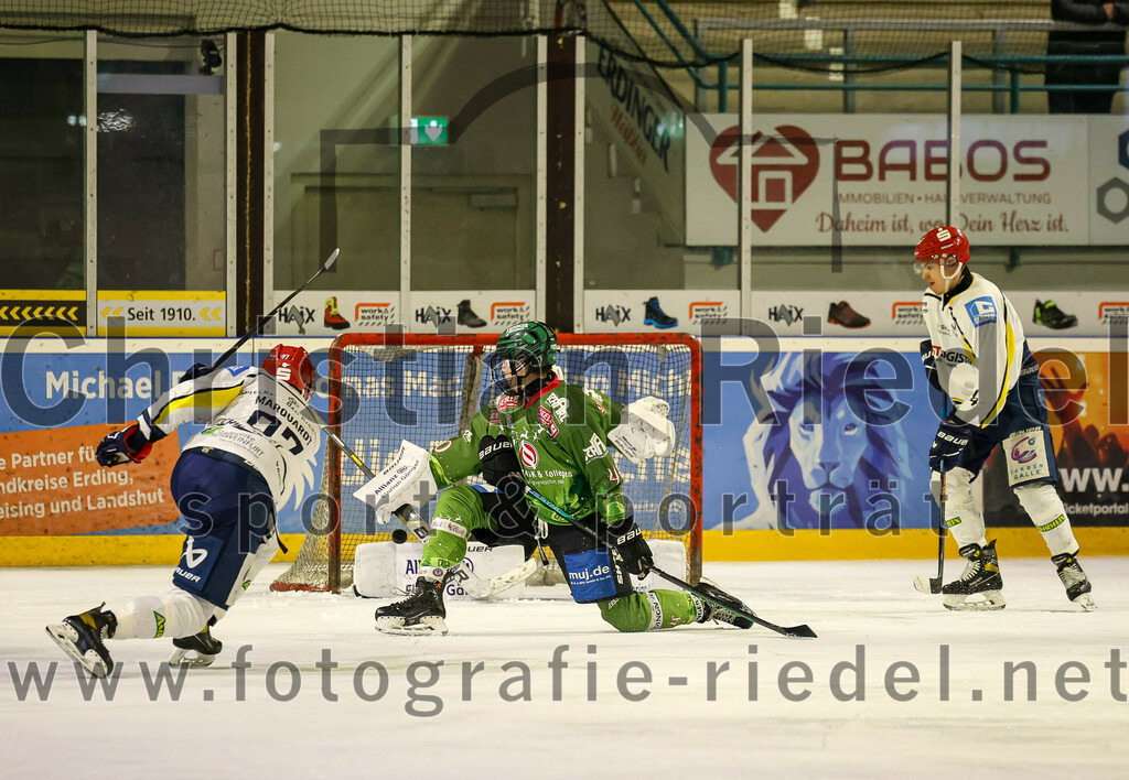 2023-12-26_102_TSV_Erding_gegen_ERV_Schweinfurt | Erding, Deutschland, 26.12.2023:
Eishockey, Bayernliga Vorrunde 2023 / 2024, 20. Spieltag, TSV Erding gegen ERV Schweinfurt, Endergebnis: 9:3

Simon Franz (Erding Gladiators, #4)

Foto: Christian Riedel / fotografie-riedel.net