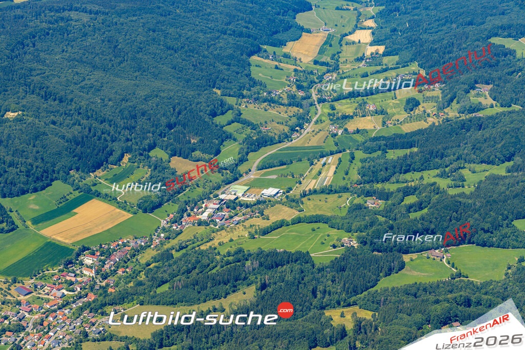 Aktuelles Luftbild von Deggenhausen Deggenhausertal - Die Luftaufnahme wurde 2022 mittels UL-Flugzeug erstellt ( keine Drohne ) - hochauflösende Kamera-Systeme von  Canon -Beste Qualität - Für grossformatige Ausdrucke geeignet. Die Geschenkidee !