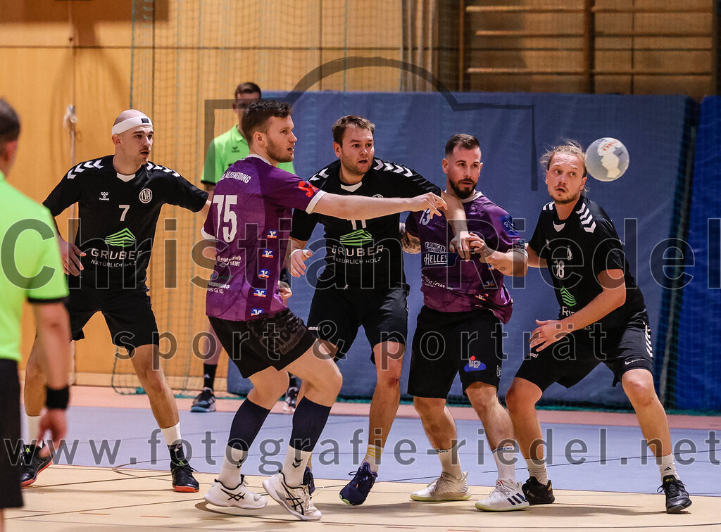 2024-11-09_065_SpVgg_Altenerding_gegen_TV_Altoetting | Erding, Deutschland, 09.11.2024:Handball, Bezirksoberliga Männer 2024 / 2025, 6. Spieltag, SpVgg Altenerding gegen TV Altötting, Endergebnis: 26:22Felix Zepf (TV Altötting, #7), Ferdinand Menzel (SpVgg Altenerding, #75), Tobias Huber (TV Altötting, #11), Sebastian Forster (SpVgg Altenerding, #13), Patrick Malz (TV Altötting, #18)Foto: Christian Riedel / fotografie-riedel.net