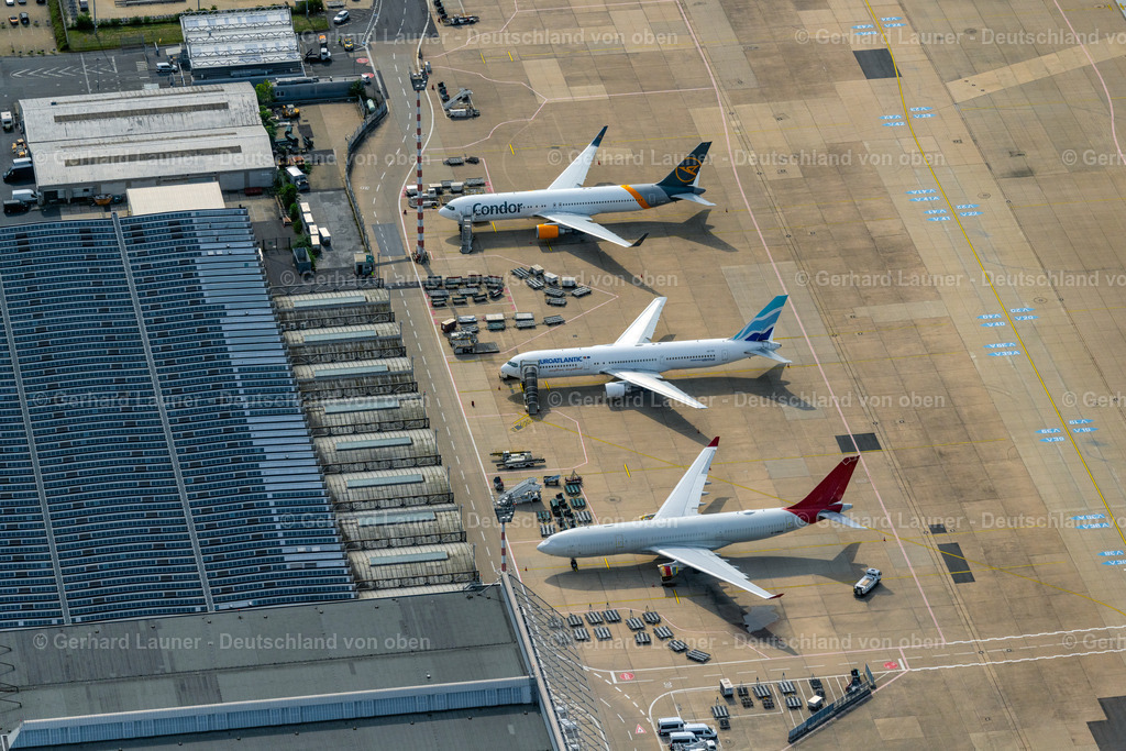4049675 | parkende Passagiermaschinen am Flughafen Düsseldorf