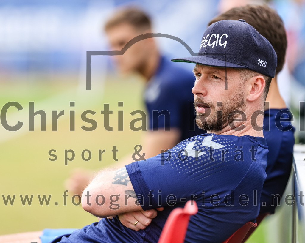 2023-06-30_089_FC_Langengeisling_gegen_VfB_Forstinning | Erding, Deutschland, 30.06.2023:
Fußball, Bezirksliga Oberbayern Ost 2023 / 2024, Testspiel, FC Langengeisling gegen VfB Forstinning, Endergebnis: 3:0

Co-Trainer Douglas Wilson (FC Langengeisling)

Foto: Christian Riedel / fotografie-riedel.net