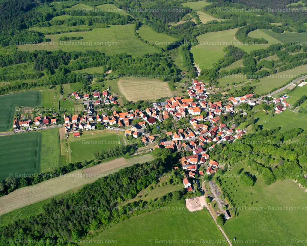 2634651 | WILBICH 09.06.2006 Stadtansicht vom Stadtrand angrenzend an landwirtschaftliche Feldern  in Wilbich im Bundesland Thüringen, Deutschland // City view from the outskirts with adjacent agricultural fields  in Wilbich in the state Thuringia, Germany Foto: Gerhard Launer