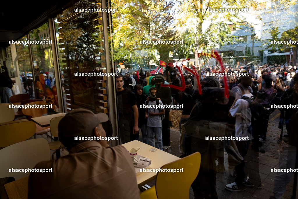 _B7A1152 | manifestation de lycéens à Strasbourg, le 6 octobre 2026, dans le cadre d’un mouvement national de protestation contre les conditions d’apprentissage. - Realisiert mit Pictrs.com