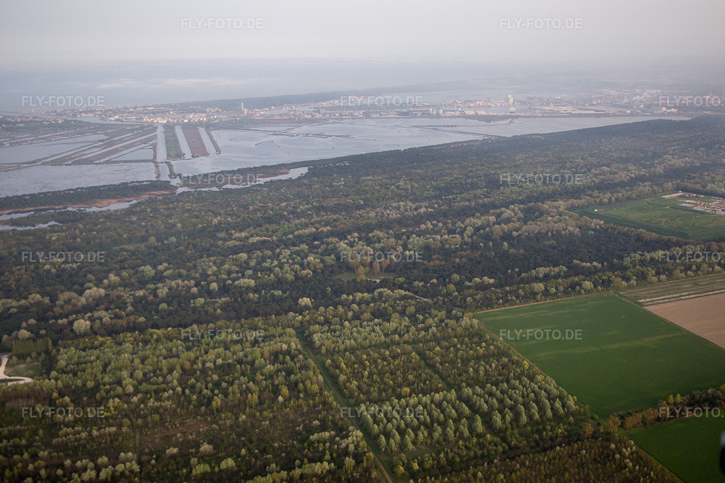 Luftbild: Ortsansicht in Marina di Ravenna im Bundesland Emilia-Romagna in Italien. Foto: IMG_087360.jpg vom 05.04.2016 durch Werner Riehm/FLY-FOTO.de