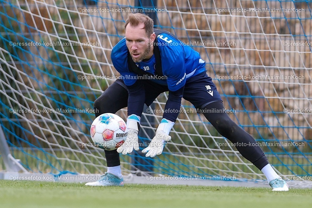 KSC02092502110 | 02.09.2025, Fußball, Training Karlsruher SC, 2. Fußball Bundesliga, Trainingsplatz am BBBank Wildpark Stadion Karlsruhe, Saison 2025 2026: Torwart Robin Himmelmann (KSC #30) 