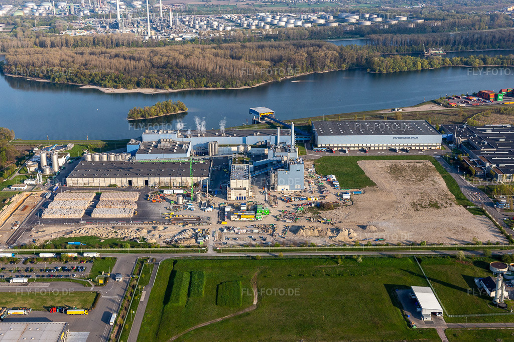 Luftbild: Neubau des Gas- Wasserstoff- Kraftwerks der Papierfabrik Palm GmbH & Co. KG im Ortsteil Industriegebiet Wörth-Oberwald. in Wörth am Rhein im Bundesland Rheinland-Pfalz in Deutschland. Foto: IMG_126467.jpg vom 20.04.2021 durch Werner Riehm/FLY-FOTO.de