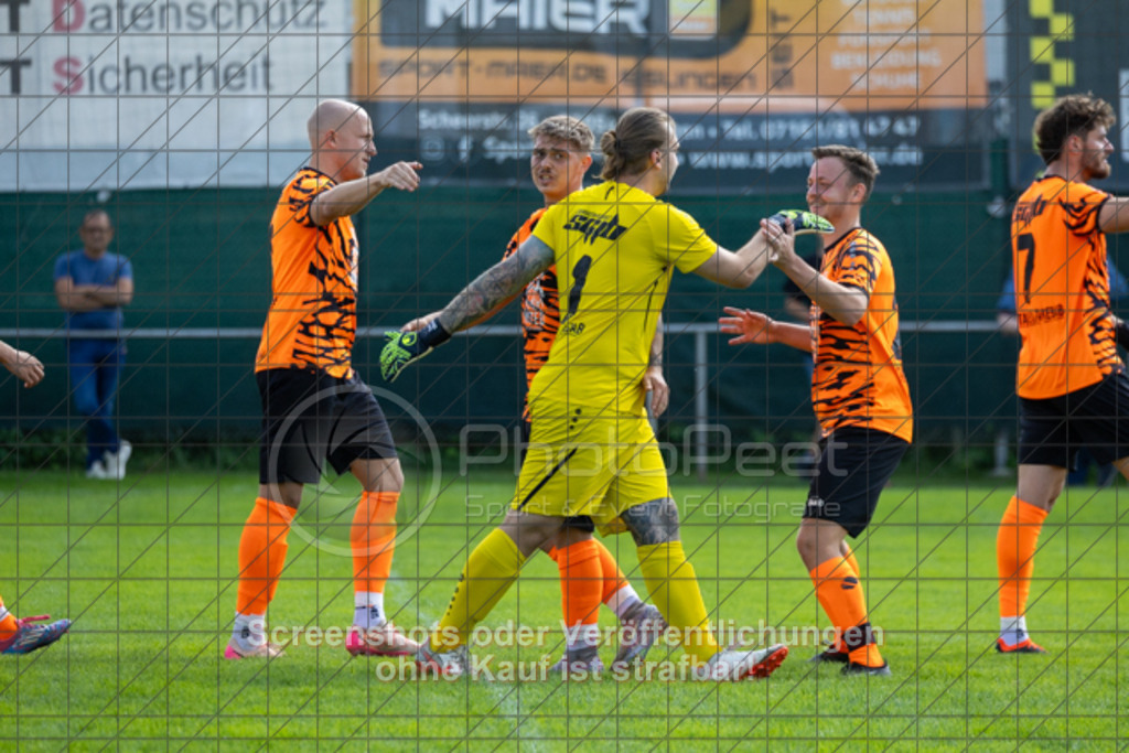 20250824_154414_0546 | #,KSG Eislingen (grün) vs. SGM Jebenhausen-Bezgenriet (orange), Fussball, Kreisliga A3 - Bezirk Neckar/Fils, 01. Spieltag, Saison 2025/2026, Rasensportplatz, Albstraße 69, 73054 Eislingen, 24.08.2025 - 15:00 Uhr,Foto: PhotoPeet-Sportfotografie/Peter Harich