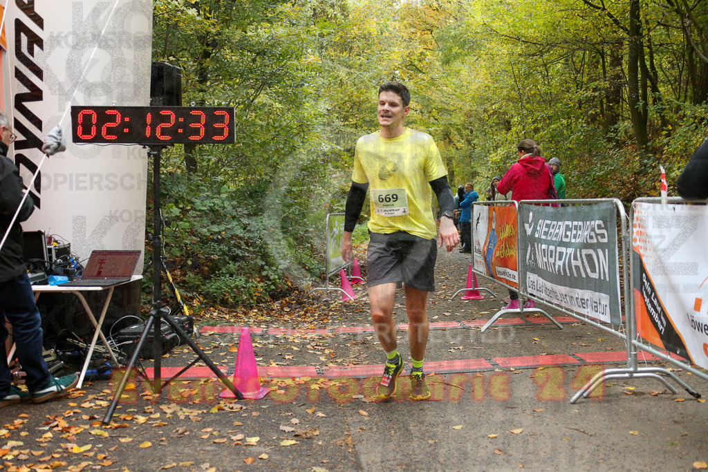 251026_1214_EX1_0003 | Sportfotografie im Rhein-Sieg Kreis, Köln, Bonn, NRW, Rheinland Pfalz, Hessen, etc. Unser Tätigkeitsfeld umfasst den Laufsport vom Volkslauf über den Marathon, Duathlon, Triathon bis zum Ultralauf wie Kölnpfad Ultra oder Schindertrail.