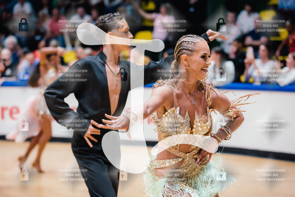Hessen Tanzt WDSF Open Youth Latin 5th (17) Philipp Bogdanov _ Seraphina Bogdanov (TSZ Diamant Düsseldorf)-2025-05-17-1282 | Webshop for digital downloads and prints of dance sport, event & show photographer Julian Link - Realisiert mit Pictrs.com