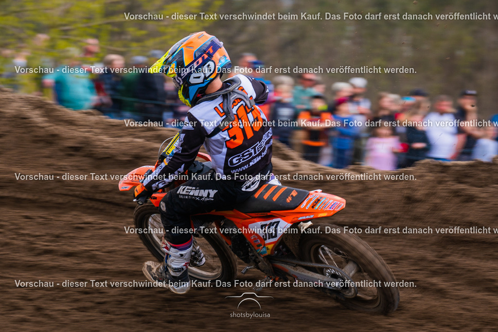 04_13_Bensdorf_85-3528 | Sportfotografin aus Berlin-Brandenburg mit Fokus auf Motocross. Ich halte deine sportliche Leistung und echte Emotionen auf und neben der Strecke professionell fest. Entdecke die Fotos von deinem Rennen und bestelle sie direkt hier im Shop.
