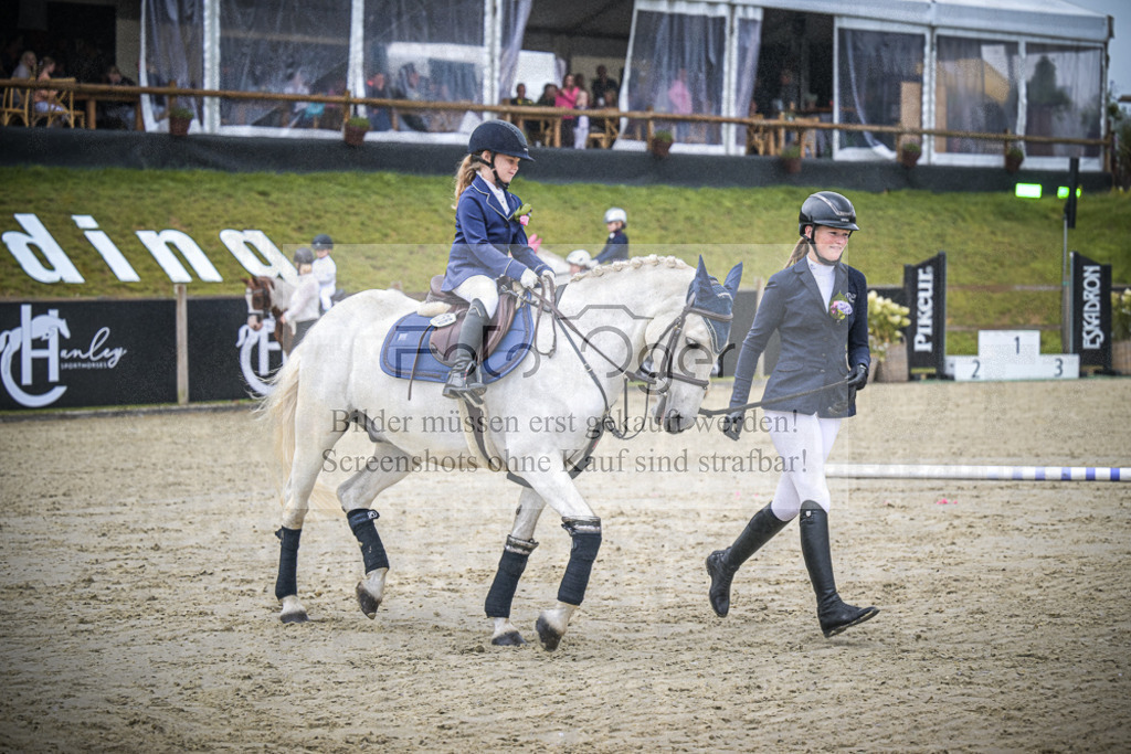 DOS_0136 | Entdecke hochwertige Reitturnierfotos von Foto Oger. Professionell, emotional und authentisch – jetzt Lieblingsmomente im Shop bestellen.Deutschlandweite Turnierfotografie. - Realisiert mit Pictrs.com