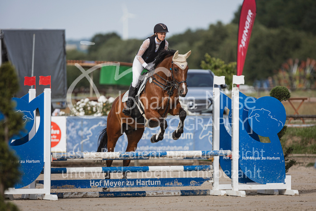 240629_LüPfSpTa_Stil-E-422 | Deine schönsten Turniermomente als professionelle Fotos! Entdecke hochwertige Pferdesport-Fotografie im Online-Shop. Jetzt Fotos finden & bestellen!