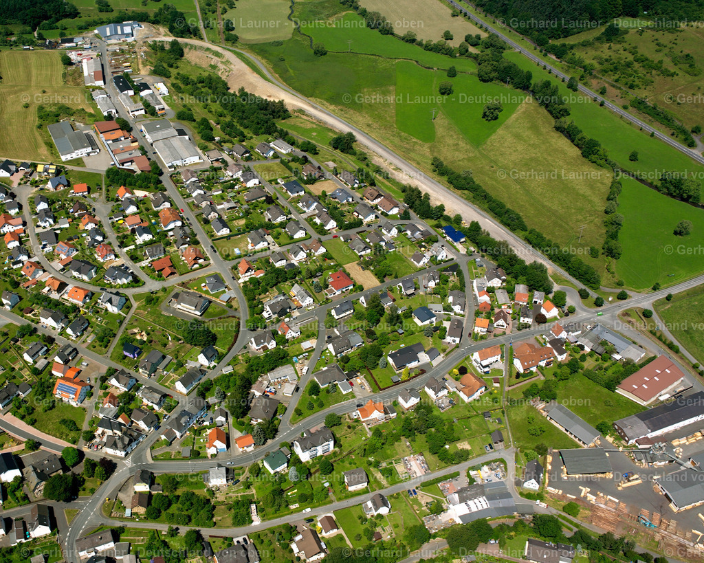 2610625 | BALLERSBACH 09.06.2006 Wohngebiet einer Einfamilienhaus- Siedlung  in Ballersbach im Bundesland Hessen, Deutschland // Single-family residential area of settlement  in Ballersbach in the state Hesse, Germany Foto: Gerhard Launer