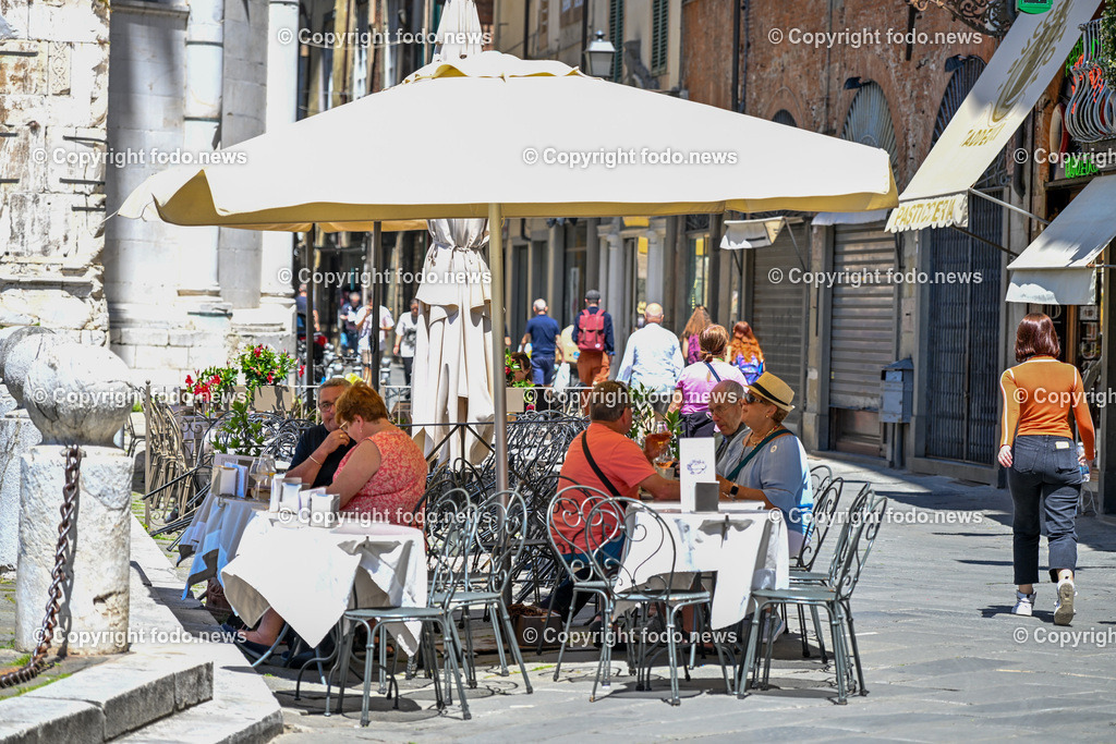 Italien_ Toscana_ Lucca_ 29.05.2024-17 | 29.05.2024, Italien, ITA, Toskana, Lucca im Bild Stadtansichten, Gebäude, Architektur, Touristen, Historisch, Souvenier, 


Lucca ist die Hauptstadt der Provinz Lucca in der Toskana. Sie liegt im Tal des Flusses Serchio etwa 20 km nordöstlich von Pisa und 20 km östlich der toskanischen Küste
Quelle: Wikipedia
