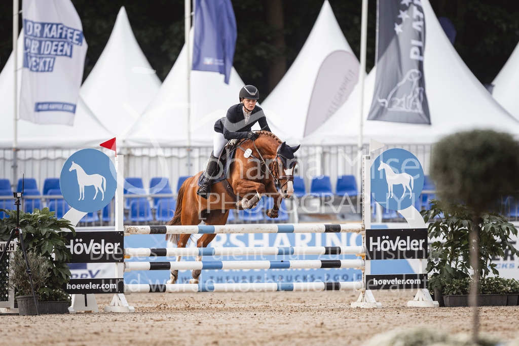 240906_BuCha_PonyA-5j-168 | Deine schönsten Turniermomente als professionelle Fotos! Entdecke hochwertige Pferdesport-Fotografie im Online-Shop. Jetzt Fotos finden & bestellen!