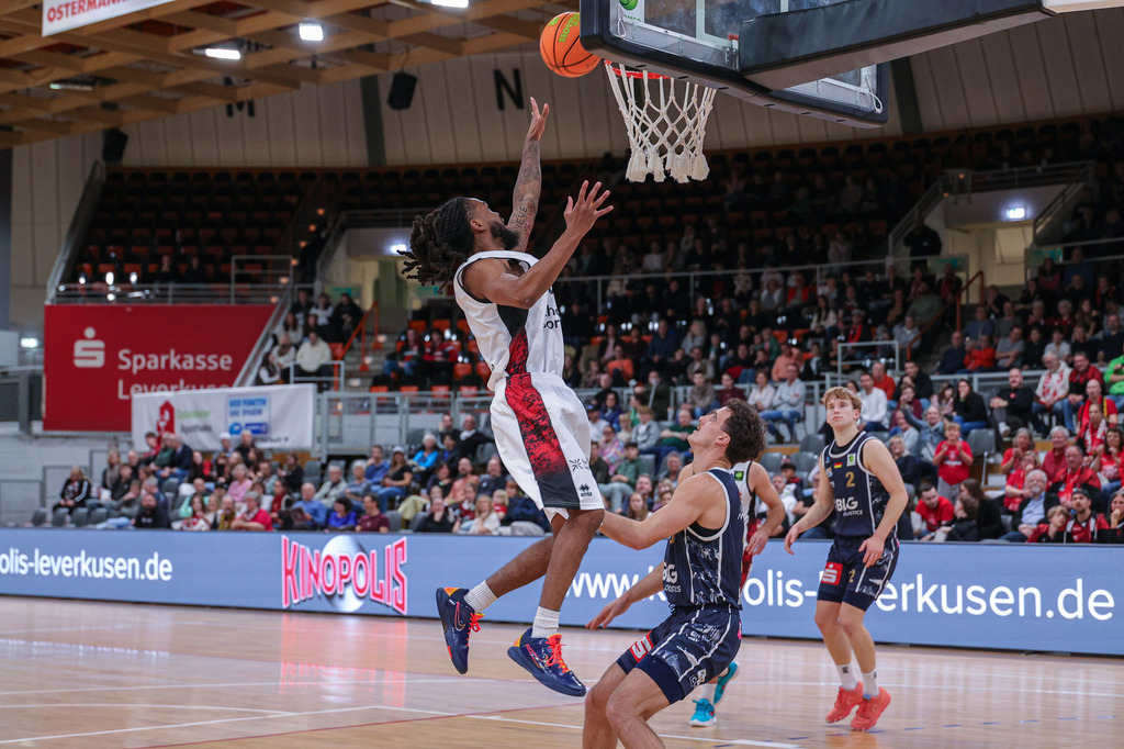 Pro A BAYER GIANTS vs Eisbären Bremerhaven-17 | Fotos von Basketballspielen aus dem Raum NRW fotografiert von Gero Mueller-Laschet und Daniel Schaefer - Realized with Pictrs.com
