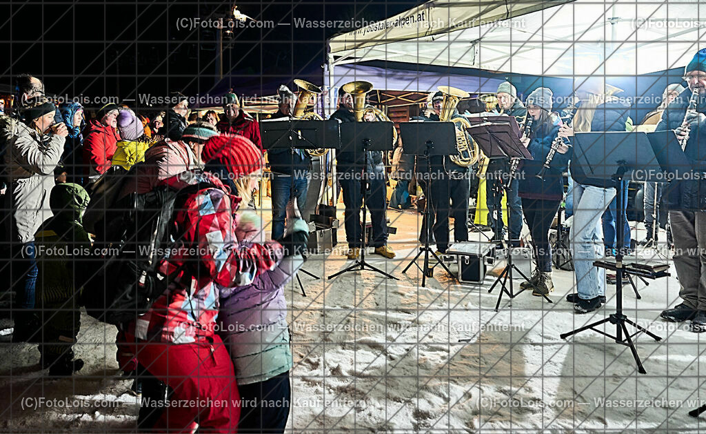 ALP8113_Nacht der Ballone_MV-Lackenhof | (C)FotoLois.com, Alois Spandl. NACHT DER BALLONE im Weitental vor der Ötscherlift-Talstation, Ballonsportclub Ötscherland & Ötscher Tourismusverband, Do 28. Dez. 2023.