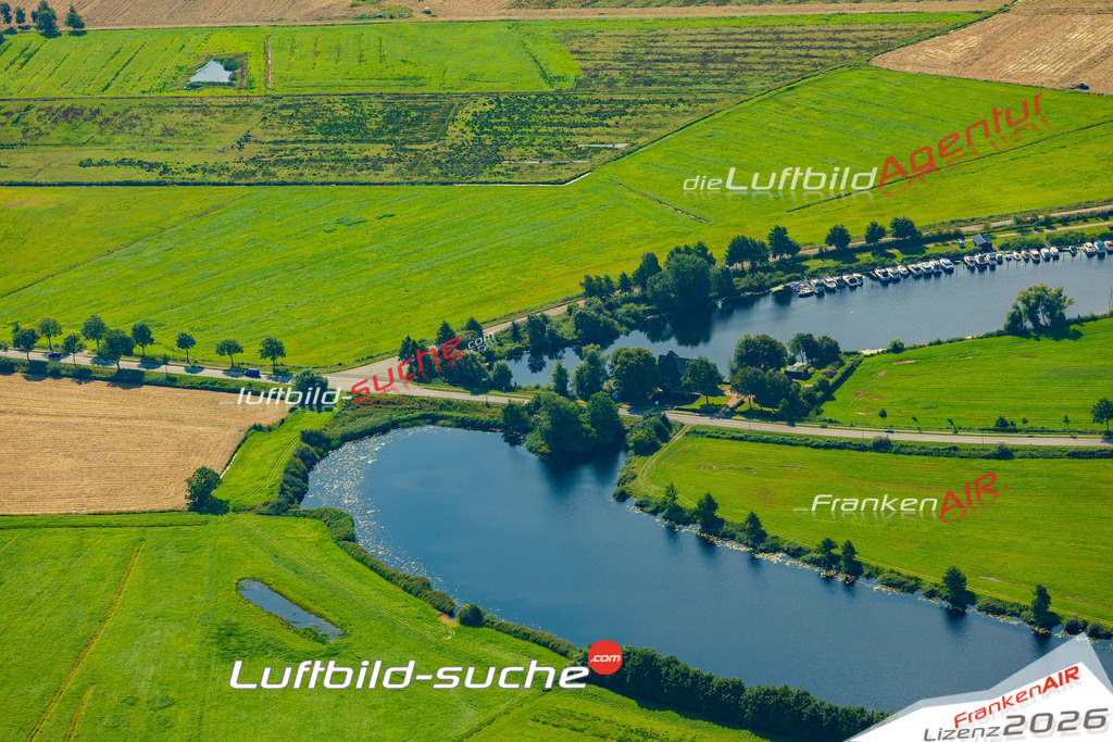 Schrägluftbild  Lexfähre Brücke  Wrohm - Das Luftbild wurde 2025 vom UL-Flugzeug heraus erstellt (ohne Drohne- keine Drohnenaufnahme ) - Hochauflösende Luftaufnahme -Nicht vergleichbar mit Google Maps oder Satelittenbilder- Die Geschenkidee !Mit Lizenz und Bildrechte bestellbar