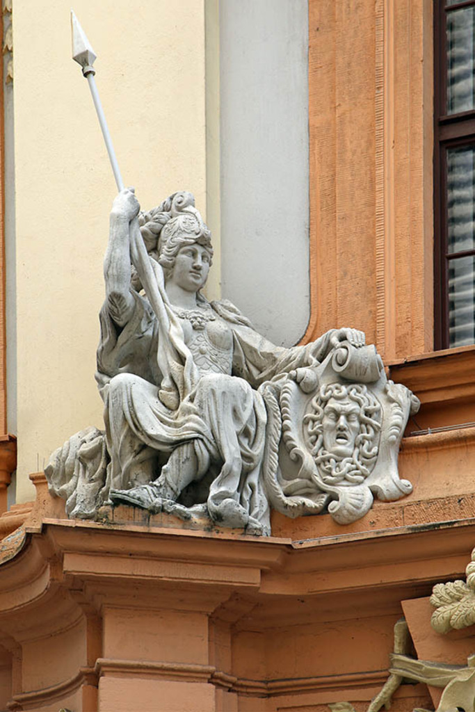 Bildlexikon Leipzig - Romanushaus - Eingang Brühl Minerva | Das Team hinter BILDLEXIKON LEIPZIG bündelt historische wie aktuelle Informationen über die Stadt Leipzig in Text und Bild auf einer Plattform und stellt diese der interessierten Öffentlichkeit zur Verfügung.