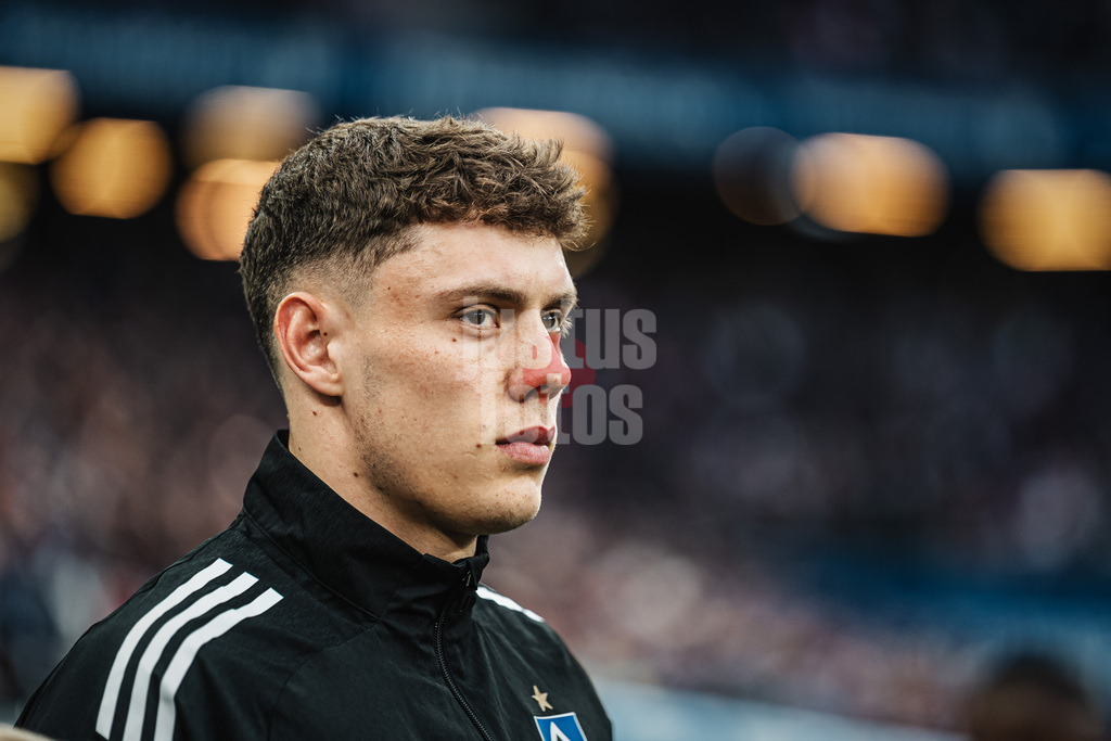 Fußball | Männer | Saison 2025/2026 | 1. Fußball-Bundesliga | 31. Spieltag | Hamburger SV vs. TSG Hoffenheim | 25.04.2026 | Nicolai Remberg (#21, HSV) läuft ins Stadion ein