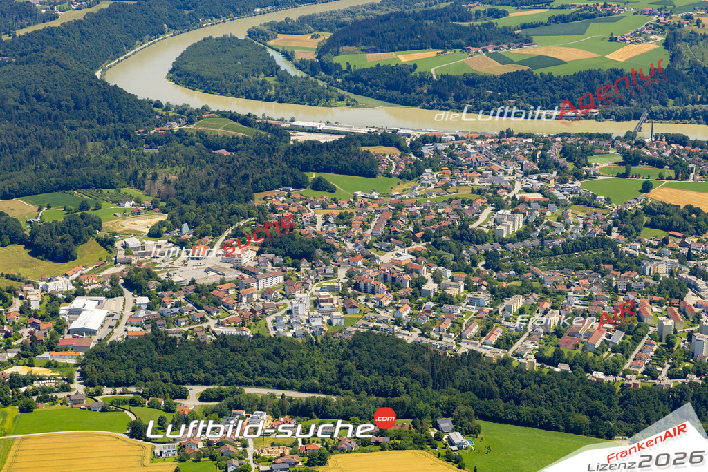 Die Luftaufnahme Grubweg - Passau wurde 2022 vom Flugzeug aus (keine Drohne) erstellt. Hohe Auflösung -für große Poster und Wandbilder geeignet - Garantiert!