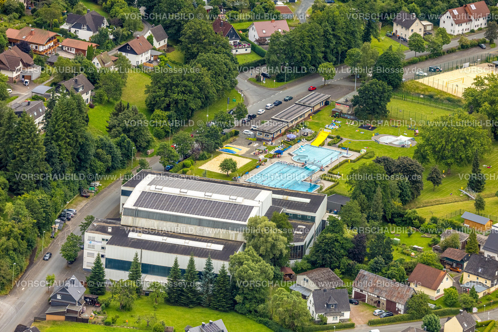 BadLaasphe240709431 | Luftbild, Wabachbad, Freibad und Liegewiese, Kinderbecken, Bad Laasphe, Wittgensteiner Land, Nordrhein-Westfalen, Deutschland