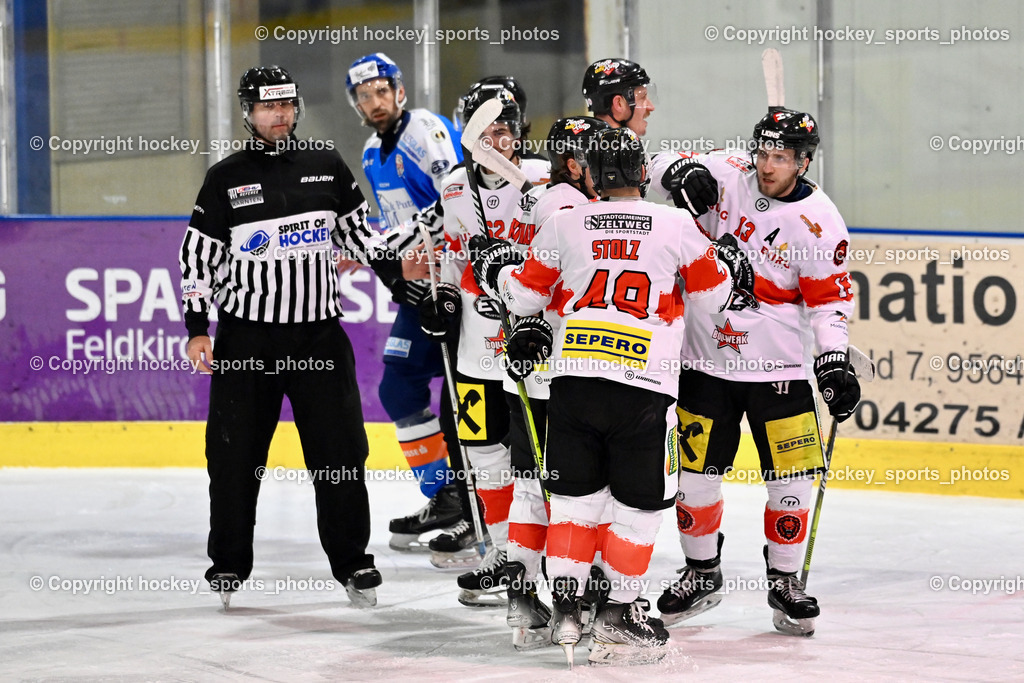 ESC SPARKASSE STEINDORF vs. EV ZELTWEG MURTAL LIONS | Jubel EV ZELTWEG MURTAL  Mannschaft, #48 Stolz Stefan EV ZELTWEG MURTAL LIONS, PODLESNIK Gerald Referee, #13 Schiech Thomas EV ZELTWEG MURTAL LIONS, ESC SPARKASSE STEINDORF vs. EV ZELTWEG MURTAL LIONS, ESC SPARKASSE STEINDORF vs. EV ZELTWEG MURTAL LIONS am 27.12.2025 in Steindorf (Ossiachersee Halle), Austria, (Photo by Bernd Stefan)