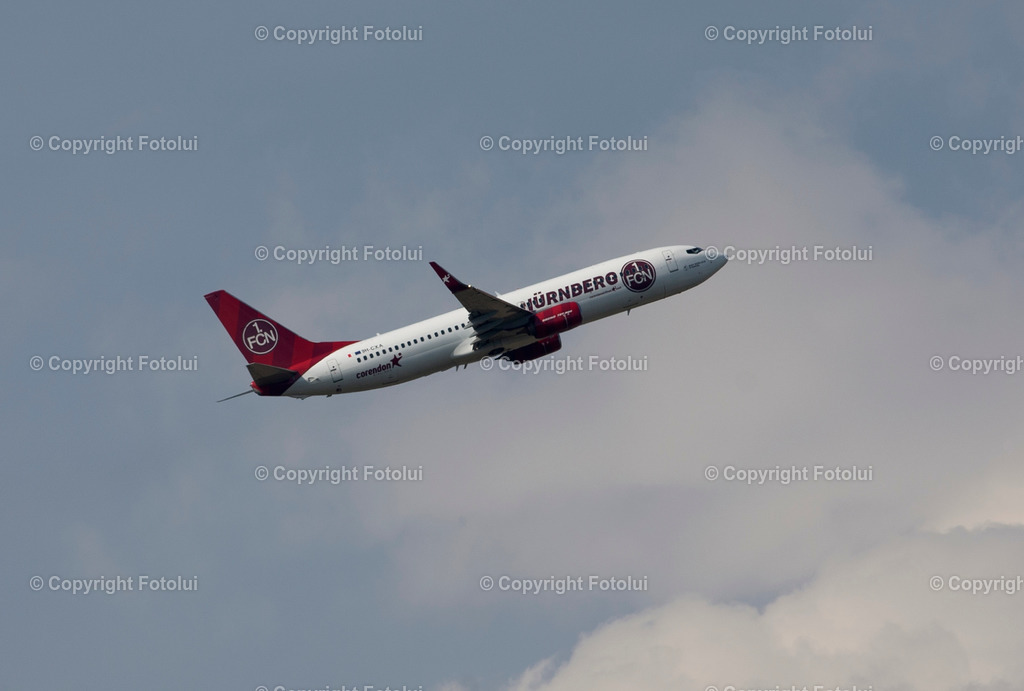 A_LUI_30042022_02 | SPORT,FUSSBALL,LT1 OOE LIGA ASKOE OEDT-DONAU LINZ 30.04..2022 IM BILD: FLUGZEUG FOTO:FOTOLUI
