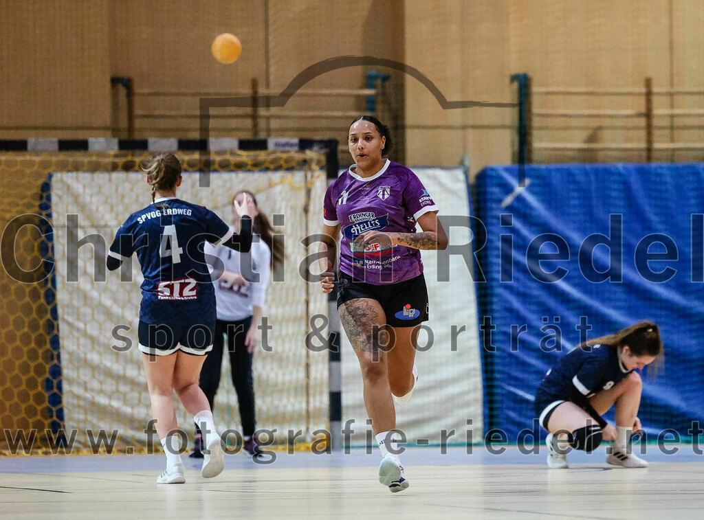 2024-02-03_087_SpVgg_Altenerding_gegen_SpVgg_Erdweg | Erding, Deutschland, 03.02.2024:
Handball, Bezirksoberliga Frauen Altbayern 2023 / 2024, 13. Spieltag, SpVgg Altenerding gegen SpVgg Erdweg, Endergebnis: 25:21

Anna-Katharina Luca (SpVgg Erdweg, #4), Nikayla Alston (SpVgg Altenerding, #11)

Foto: Christian Riedel / fotografie-riedel.net