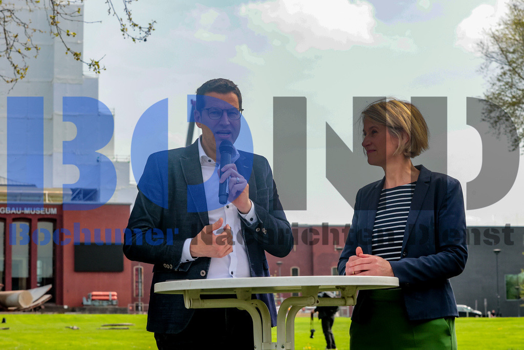 Bergmann-Ampel vor dem Deutschen Bergbaumuseum {date} -  | {headline}



(Foto: Sebastian Sendlak / BOND)

 - Realisiert mit Pictrs.com