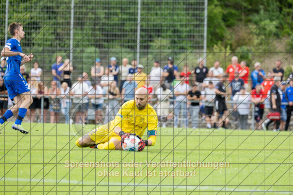 20250706_172005_2123 | #,TSG Salach (blau) vs. 1.FC Heidenheim (rot), Fußball, Freundschaftsspiel - WfV, Saison 2025/2026, Rasensportplatz, Staufenecker Str. 41, 73084 Salach, 06.07.2025 - 15:30 Uhr,Foto: PhotoPeet-Sportfotografie/Peter Harich