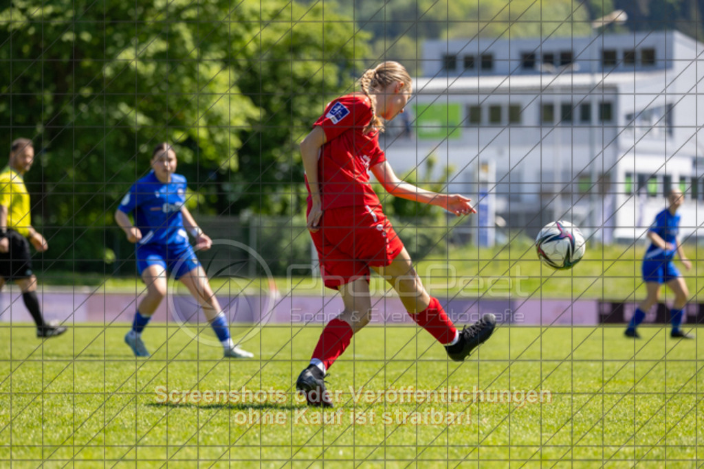 20250510_141943_0382 | #,1.FC Donzdorf (rot) vs. Karlsruher SC (blau), Fussball, EnBW-Oberliga B -Juniorinnen, 23. Spieltag, Saison 2024/2025, Rasenplatz, Lautertal Stadion, Süßener Straße 16, 73072 Donzdorf, 10.05.2025 - 14:00 Uhr,Foto: PhotoPeet-Sportfotografie/Peter Harich