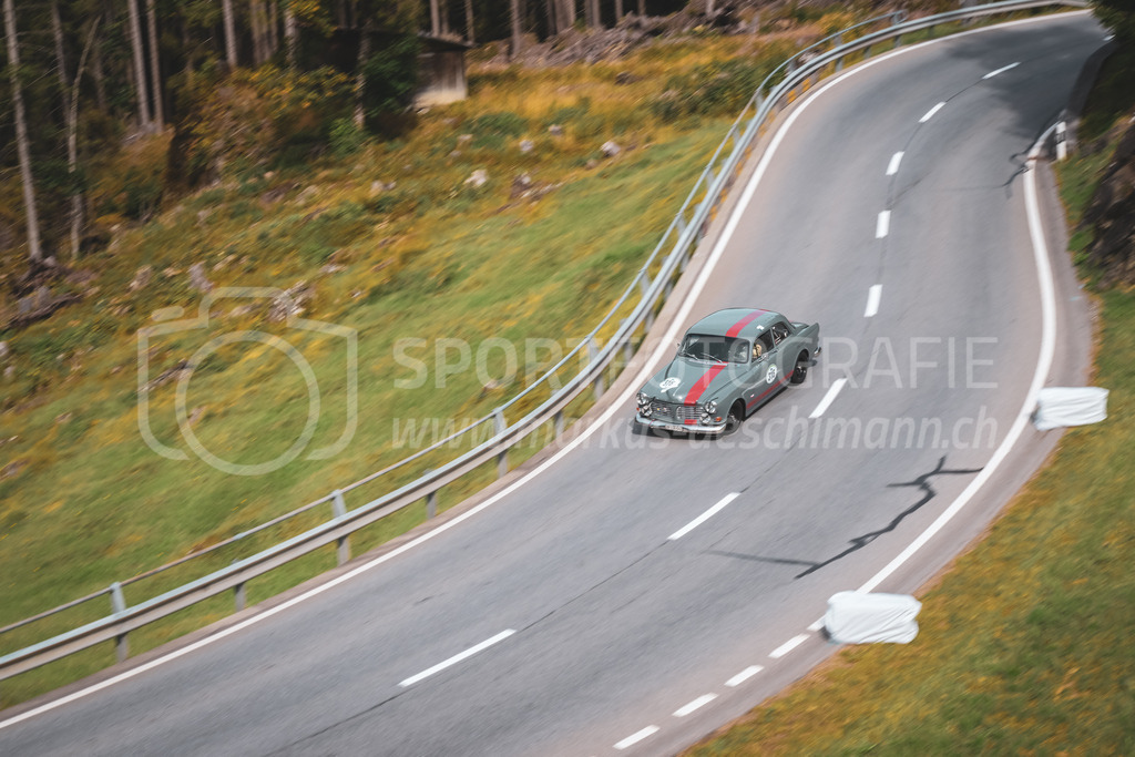 21. Arosa ClassicCar 2025 - 7. =September= 2025 | André Treina aus Weiningen (SUI) in einem Volvo 123 GT aus dem Jahre 1969 mit Startnummer 316 am Arosa ClassicCar 2025 in der Kategorie Sport Trophy..@arosaclassiccar, @arosa.official, #arosaclassiccar, #arosa, #76curves, #classiccarBild: Sportfotografie Markus Aeschimann | www.markus-aeschimann.ch - Realisiert mit Pictrs.com